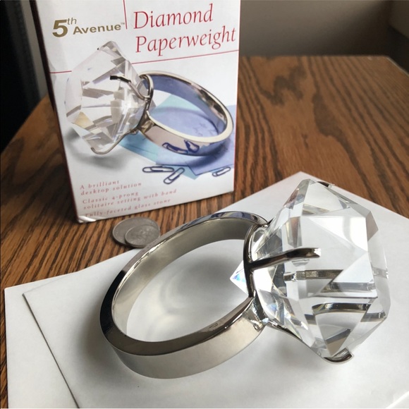NIB 💍 Desk Paperweight - Diamond Ring (Glass) - Picture 5 of 15